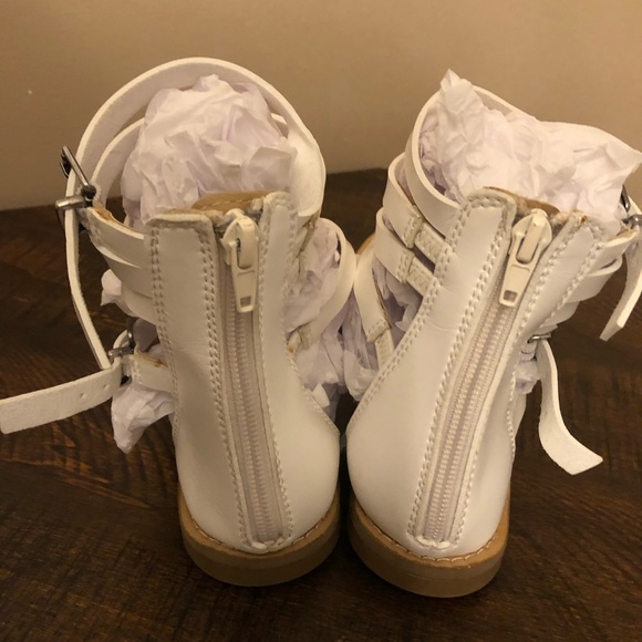 𝕤𝕦𝕘𝕒𝕣 𝕨𝕙𝕚𝕥𝕖 𝕤𝕒𝕟𝕕𝕒𝕝 🤍 - Picture 2 of 6